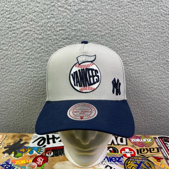 New York Yankees Mitchell & Ness Topps Pro Pinch Fit Cap Snapback - Picture 2 of 7